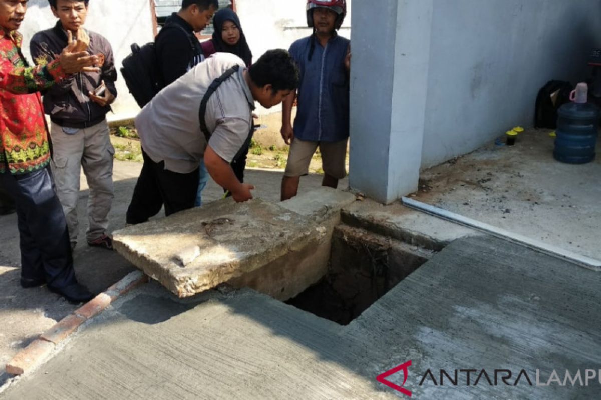 Warga Bandarlampung Keluhkan Gorong-gorong Mampet