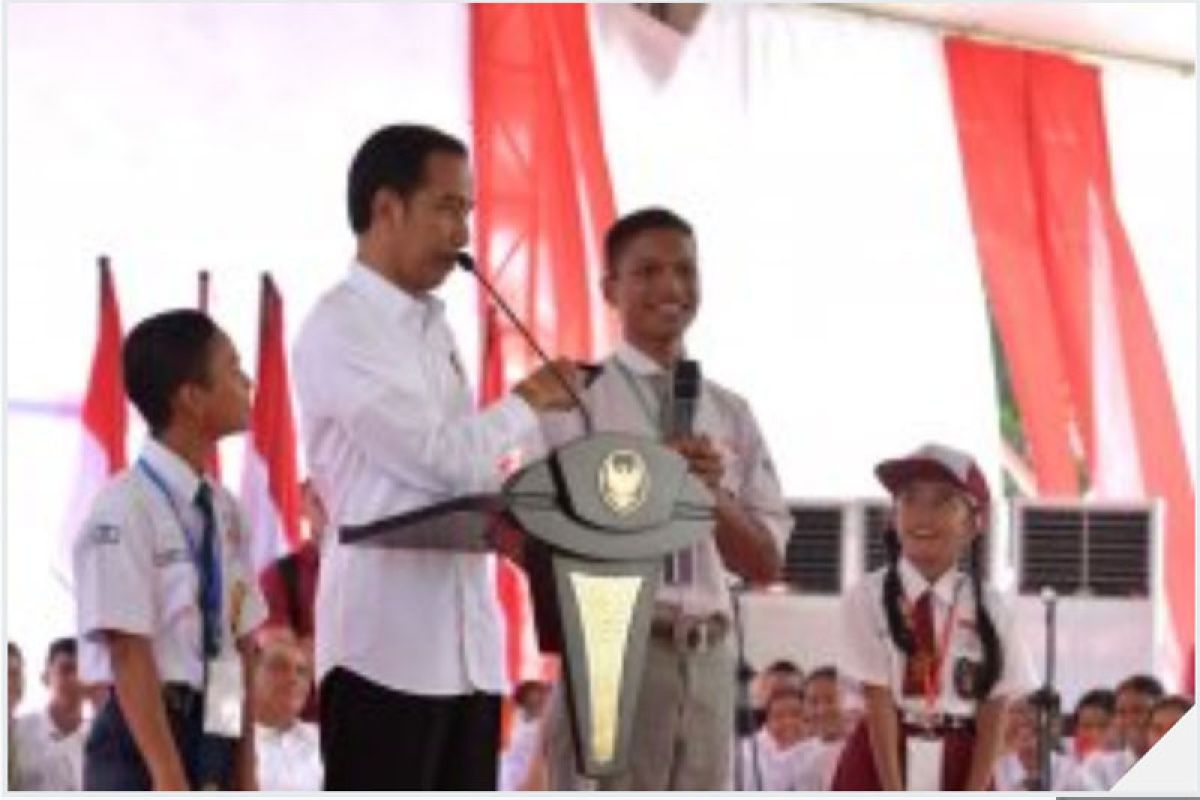 Presiden Jokowi minta pelajar SMK peragakan keahlian (vidio)