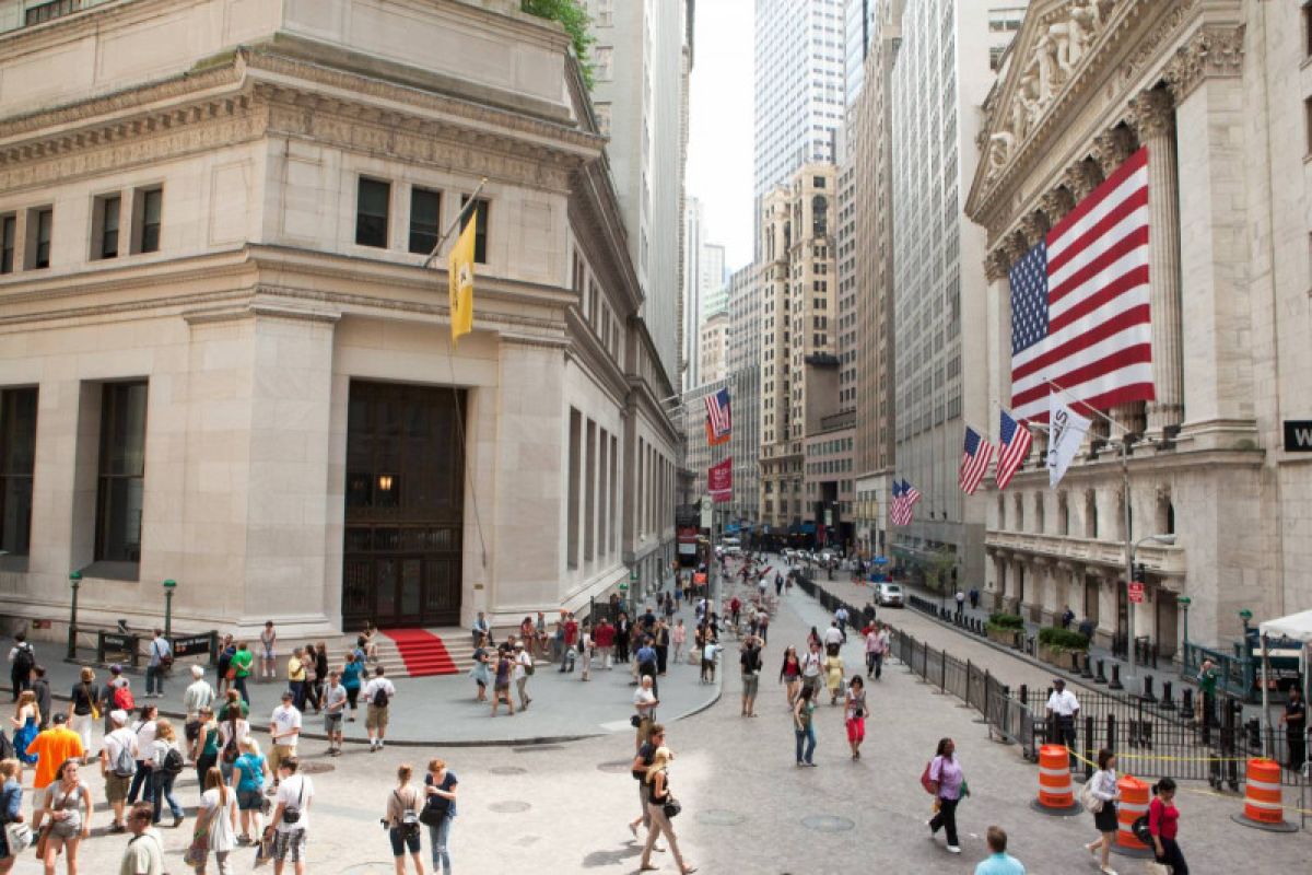 Wall Street tertekan turun setelah IMF perkirakan pertumbuhan global