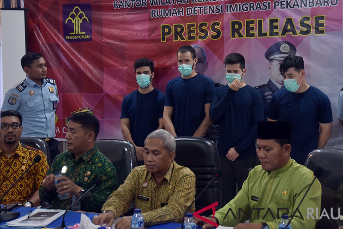 Tiga Pengungsi Afghanistan di Pekanbaru Ditangkap karena Berzina