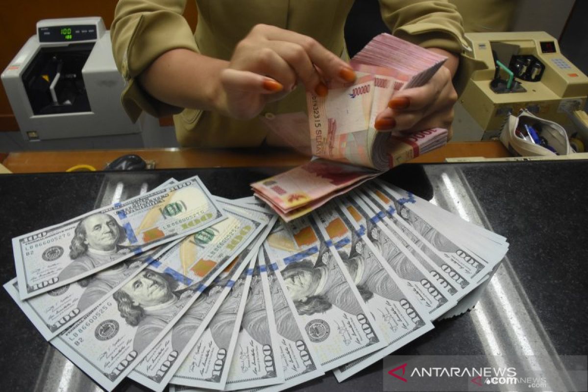 Rupiah slides over fears of escalation of US-China trade war
