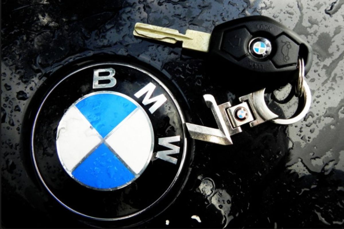 BMW dan Mercedes turunkan harga jual di China