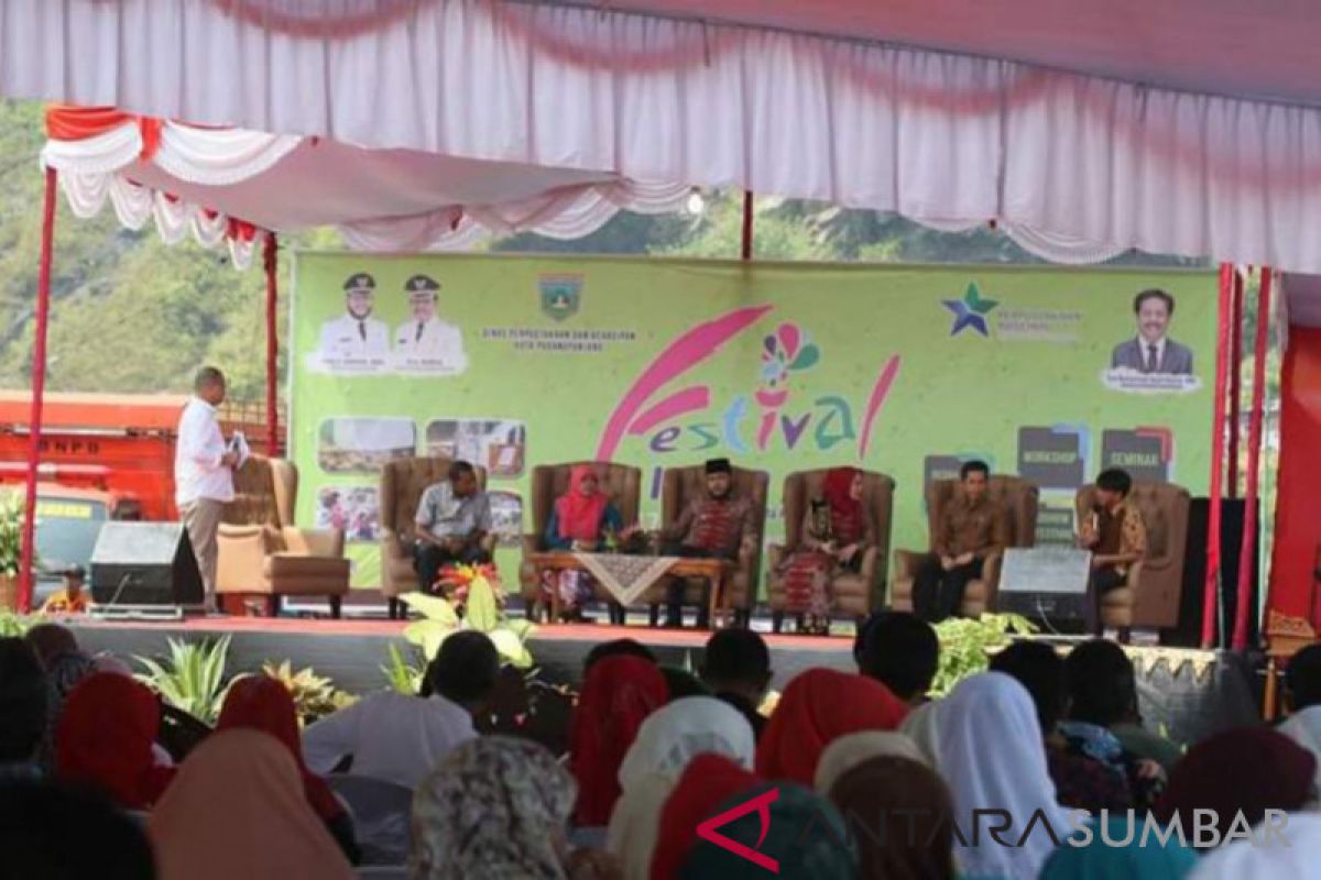 Padang Panjang hadirkan penulis buku laris dalam negeri tumbuhkan minat baca warga