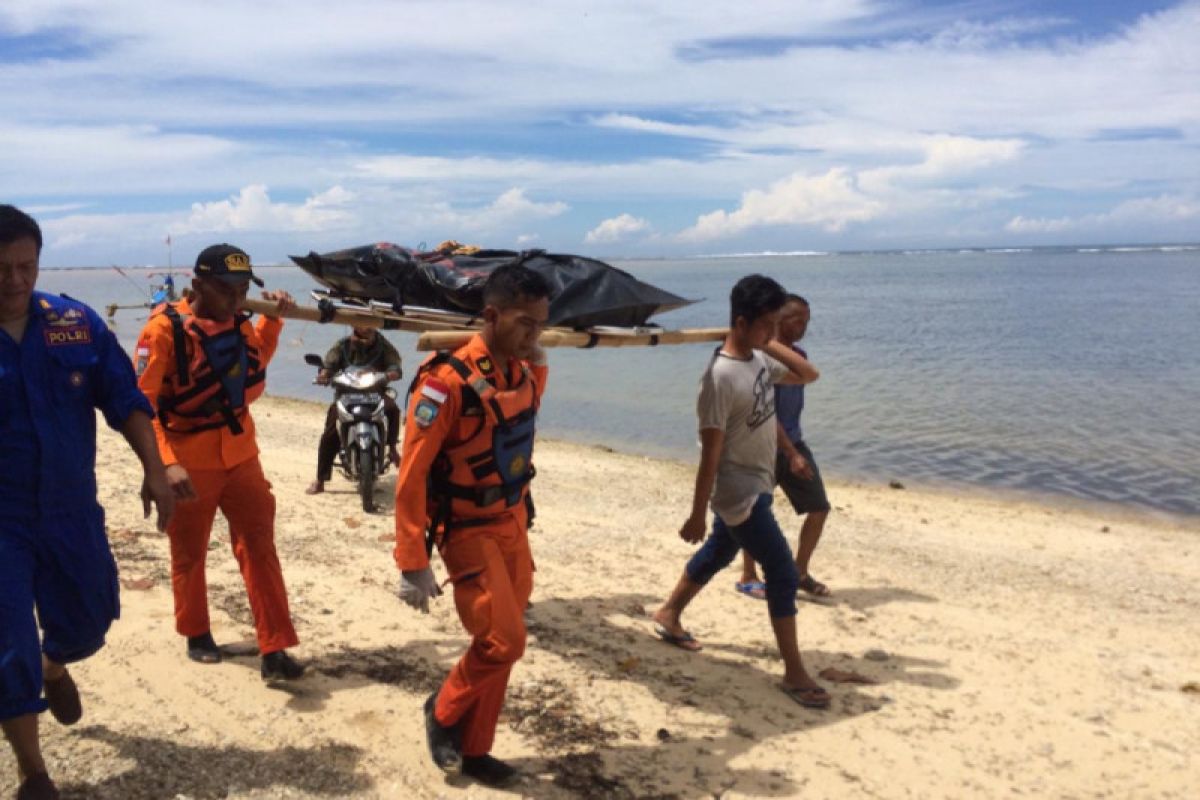 Basarnas temukan nelayan Garut-Jabar terseret ombak sudah meninggal