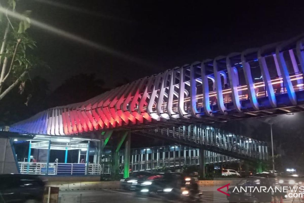 Pemprov DKI tayangkan warna bendera Selandia Baru di JPO GBK