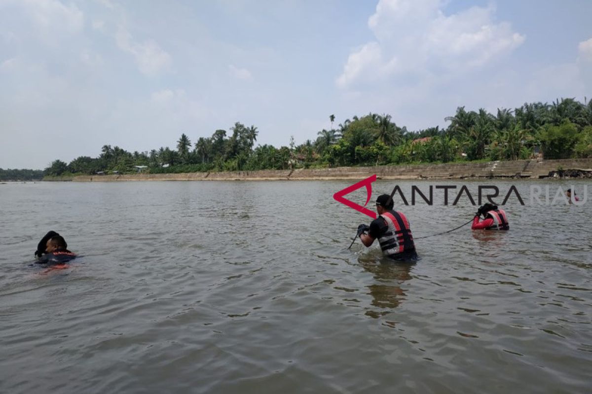 Tim SAR cari dua korban hanyut Sungai Rokan dengan sistem paralel