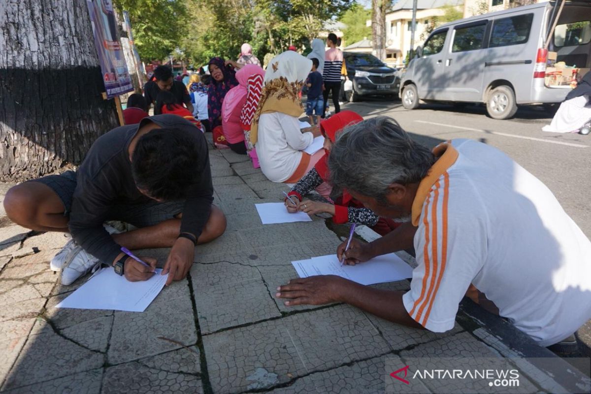 Simultaneous action writing letters to the President to save Meratus