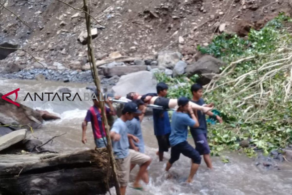 40 wisatawan Malaysia terjebak di air terjun Tiu Kelep Lombok Utara