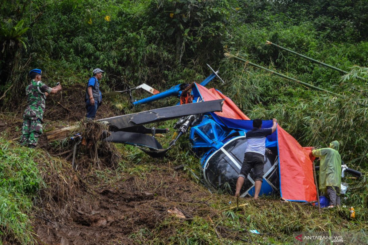 Helikopter jatuh di Cigalontang Tasikmalaya belum bisa dievakuasi