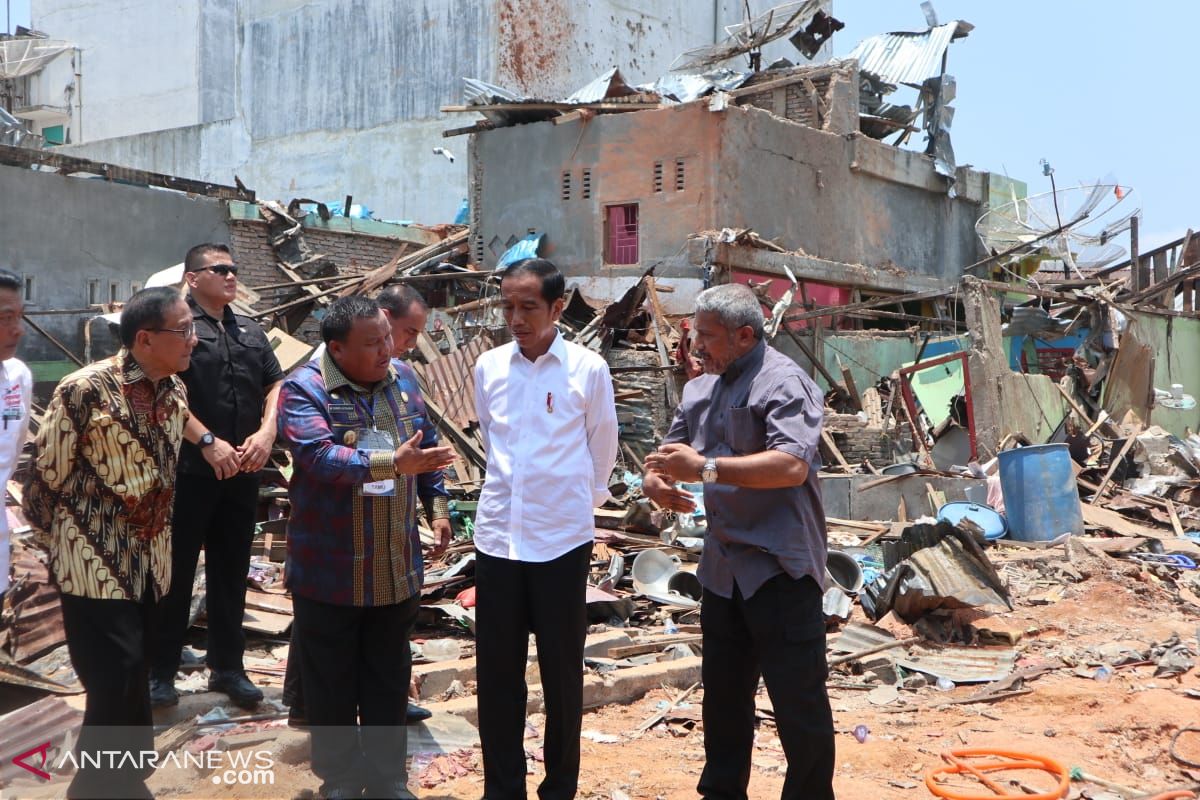 Presiden Jokowi Tinjau Lokasi Bom di Sibolga