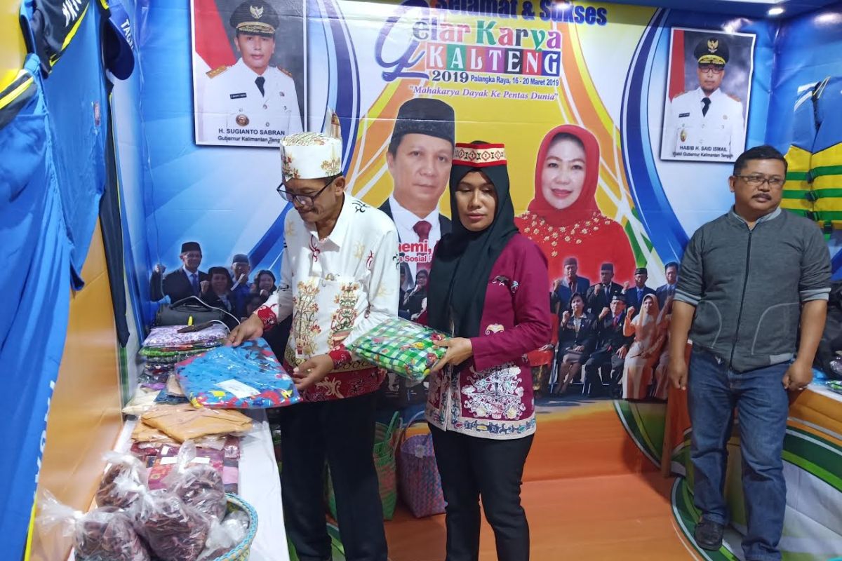 Produk mantan penderita gangguan jiwa ikut pameran karya seni