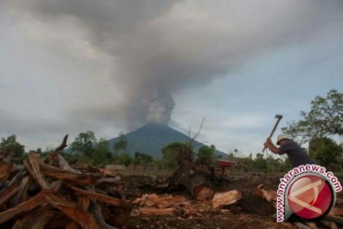 Status siaga, Gunung Agung erupsi