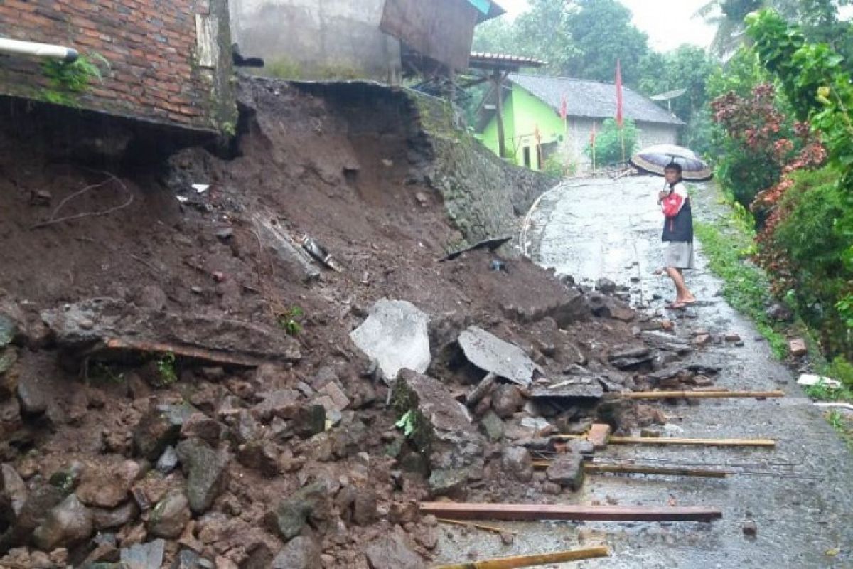 Sejumlah longsor terjadi di Kabupaten Magelang