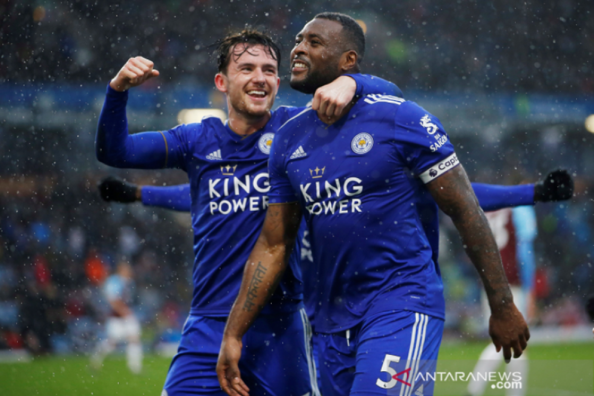 Leicester menang di kandang Burnley dengan sepuluh pemain