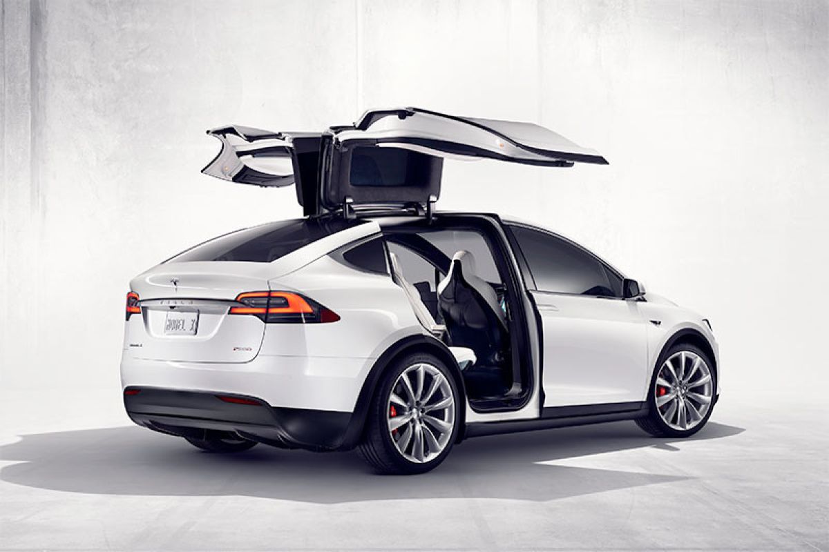 Jika berminat, harga mobil Tesla naik tiga persen lho