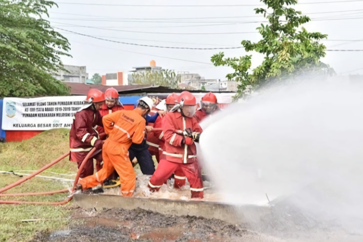 Walikota Jambi minta petugas Damkar perkuat latihan fisik