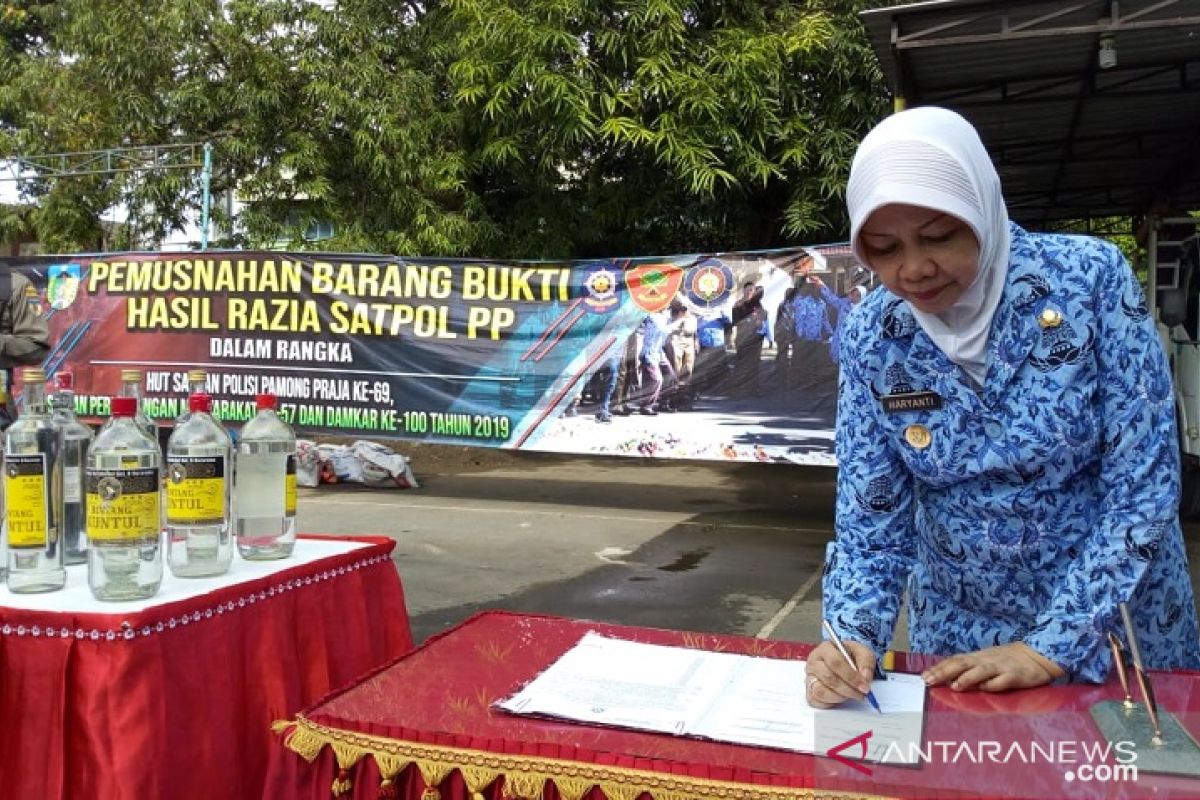 Pemkab Kediri musnahkan minuman keras hasil operasi setahun