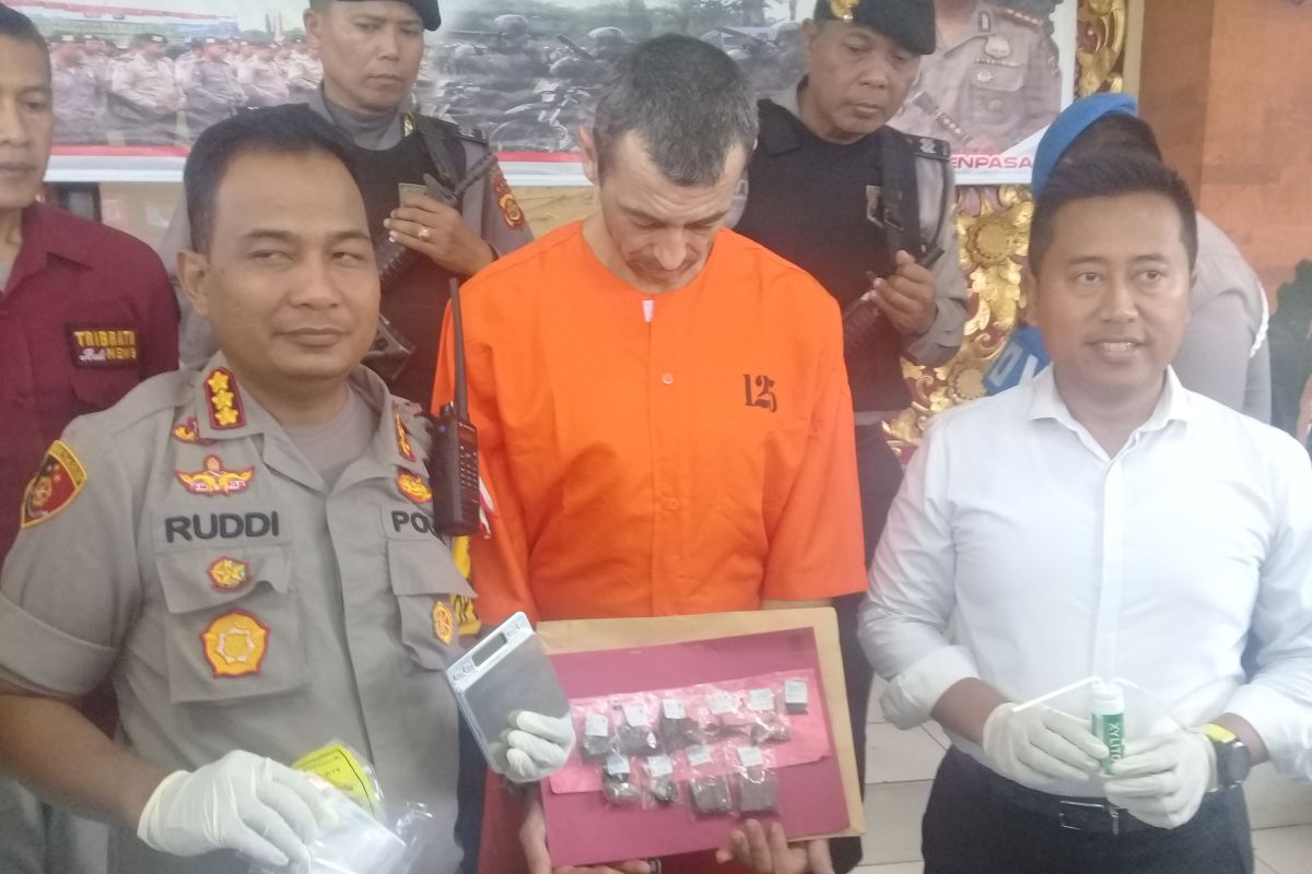 Warga Prancis edarkan sembilan paket narkoba dirantai Polresta Denpasar