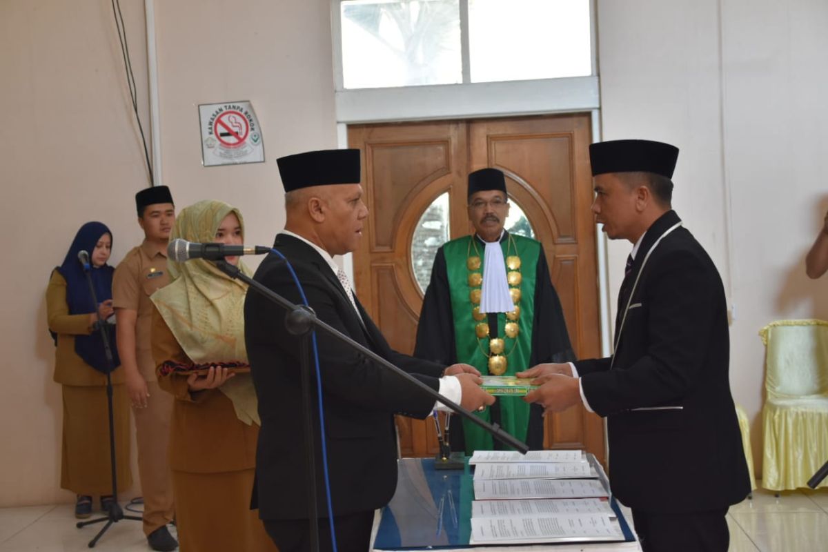 Bupati lantik Komisioner KIP Aceh Tengah