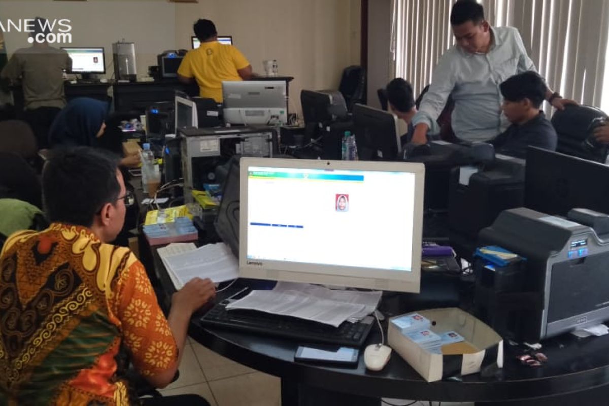 Pemkab Bekasi cetak masal KTP elektronik