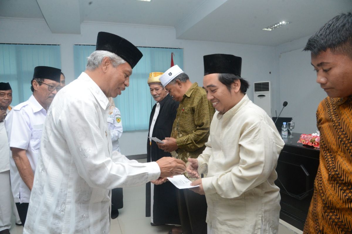 Baznas salurkan insentif  imam masjid dan guru ngaji di Ternate-Malut