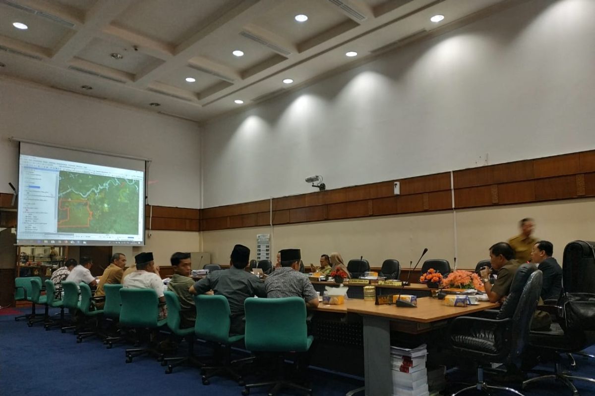 DPRD Riau fasilitasi pertemuan LAM Inhu dengan empat perusahaan