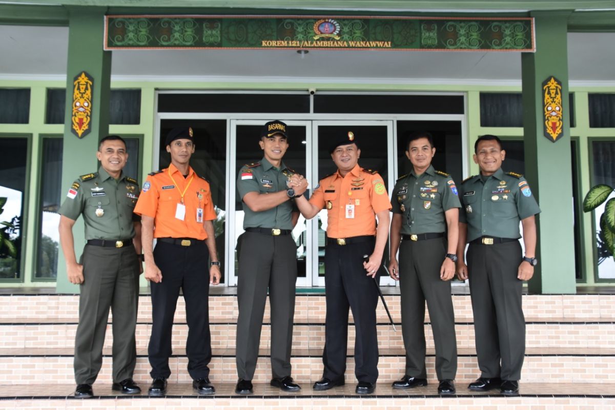 Kepala Kantor SAR Pontianak kunjungi Korem 121 ABW