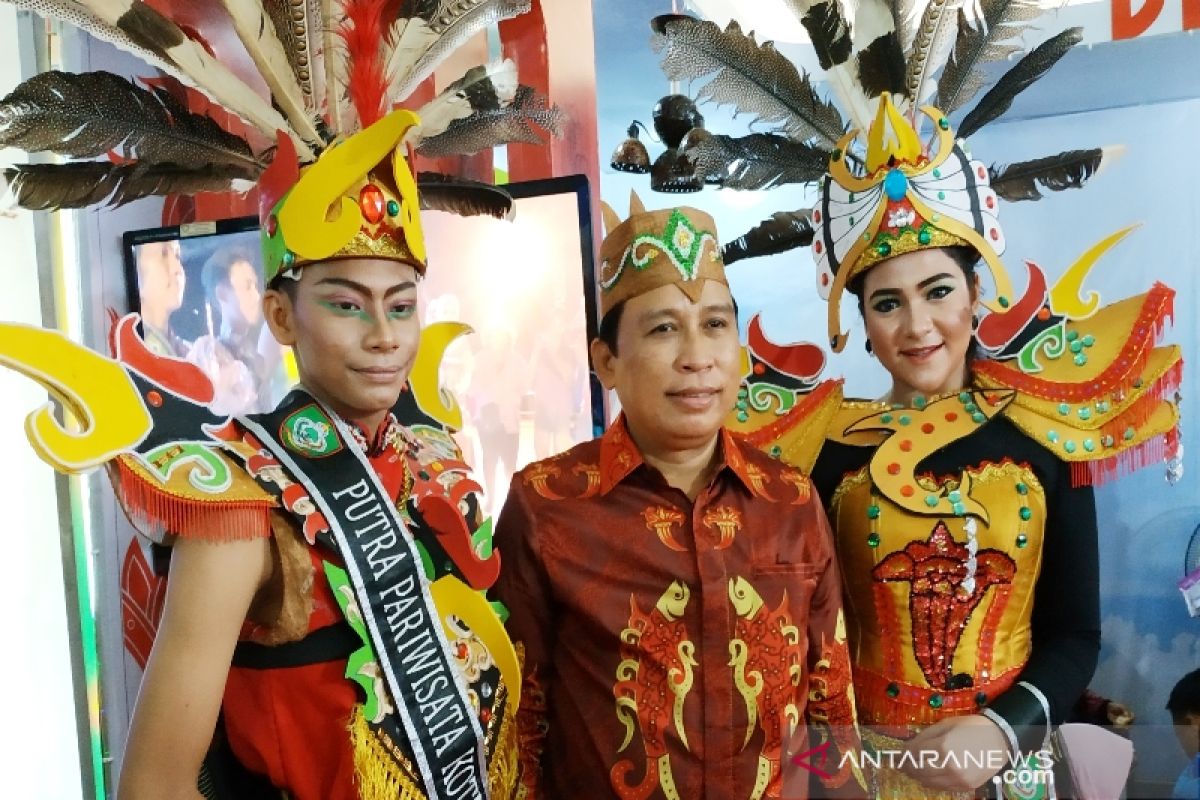 Kotim usung kreasi kostum Dayak pedalaman ke Jember Fashion Carnaval