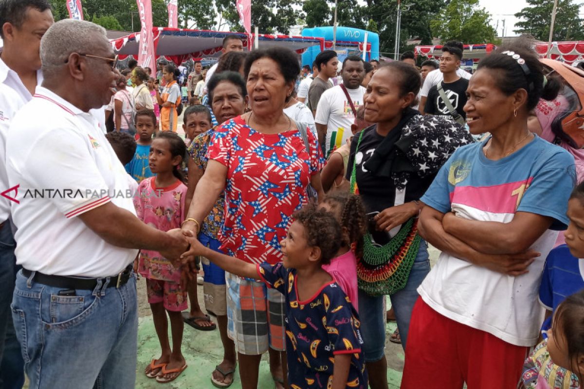 Gubernur Papua Barat siapkan bantuan korban banjir Sentani