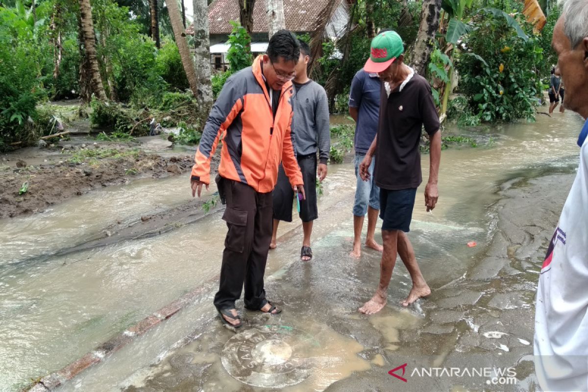 Legislator desak DPUPKP memperbaiki tanggul Sungai Serang