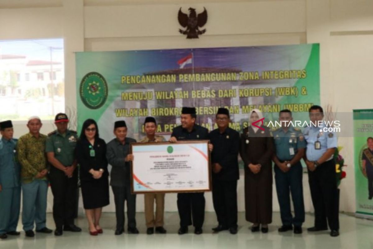 Bupati Bangka tandatangani deklarasi WBK-WBBM di Pengadilan Agama Sungailiat