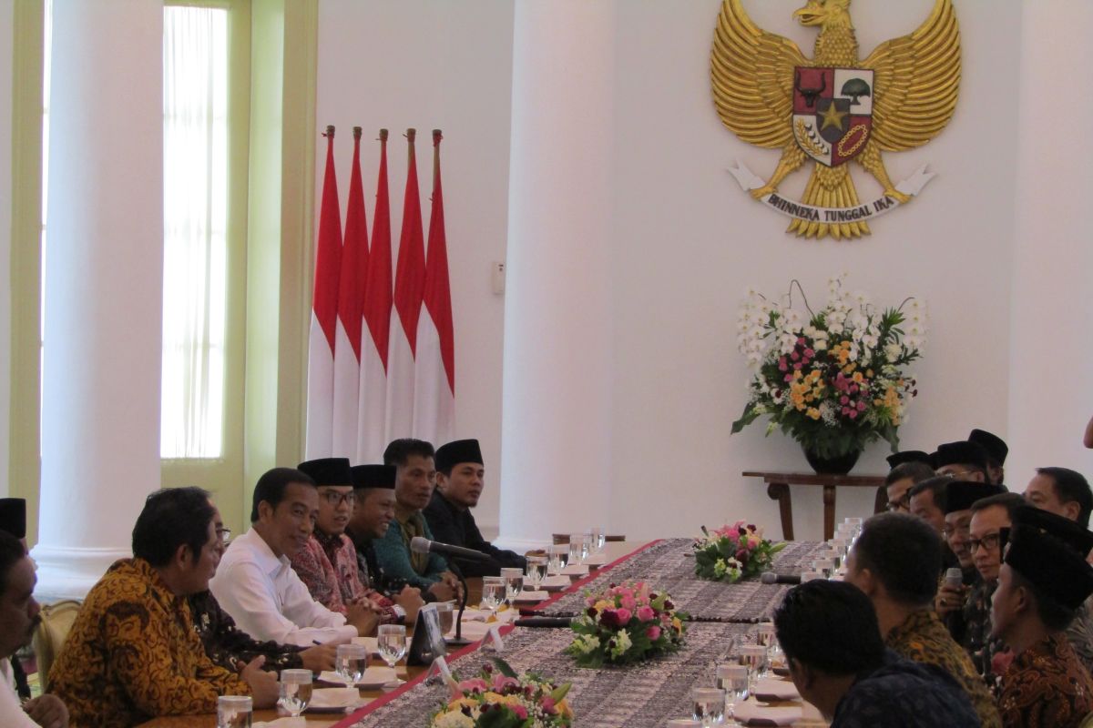 Jokowi receives leaders of Betawi Rempug Forum (FBR)