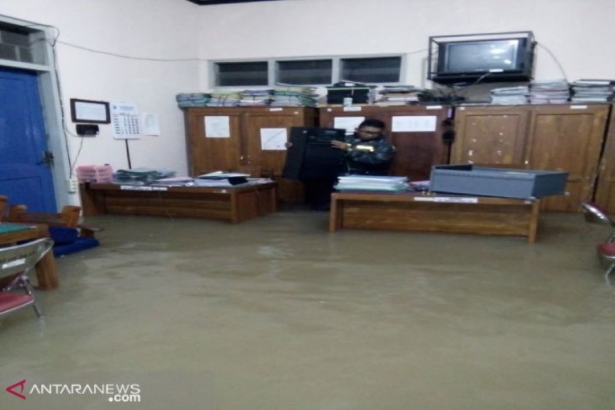 Delapan kecamatan di Gunung Kidul-Yogyakarta dilanda banjir-longsor