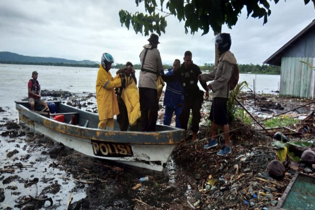 Polair evakuasi jenazah bocah di Muara Kali Yahim Jayapura