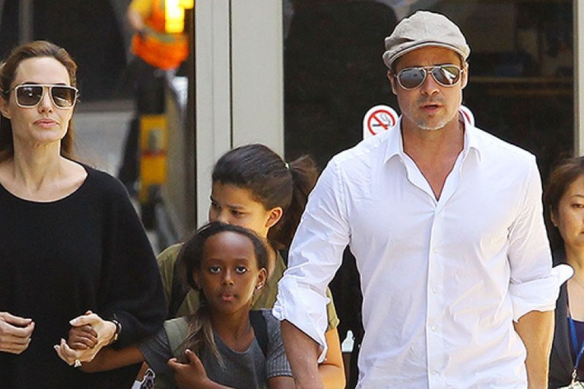 Angelina Jolie dan Brad Pitt resmi berstatus lajang