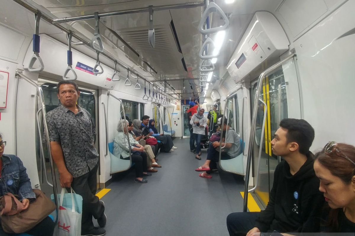 MRT Jakarta siap beroperasi layani umum