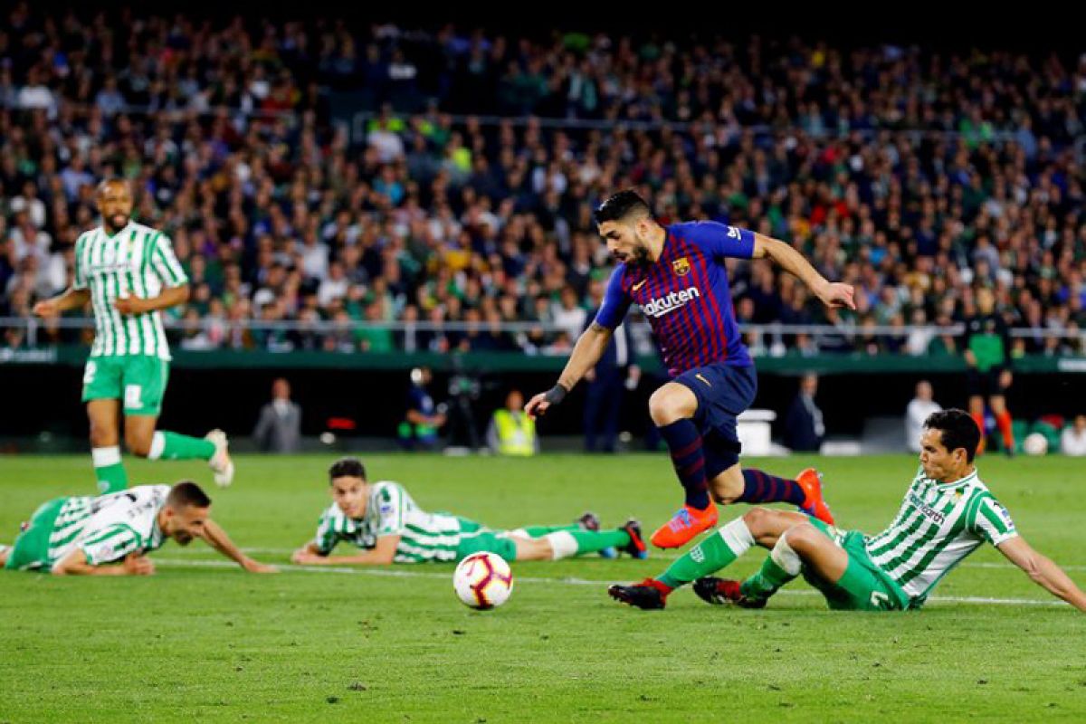 Barcelona terancam kehilangan Suarez karena cedera