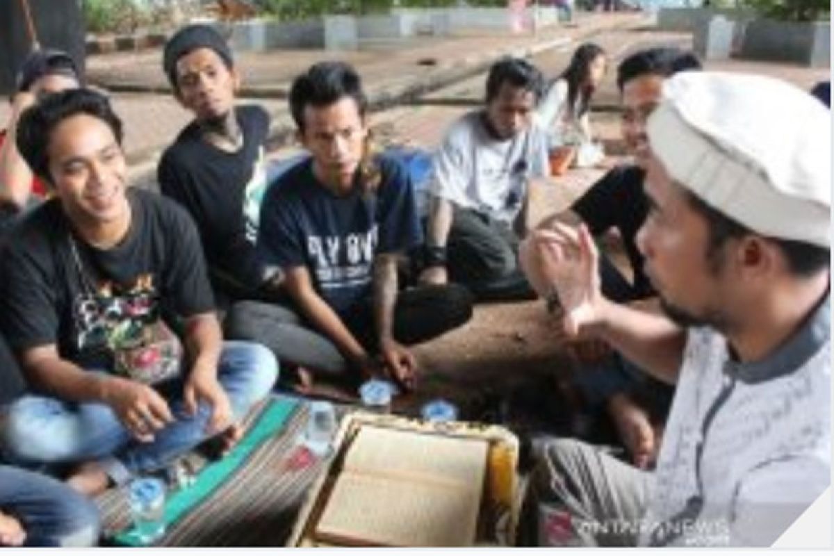 Tasawuf underground melawan stigma negatif anak "punk"