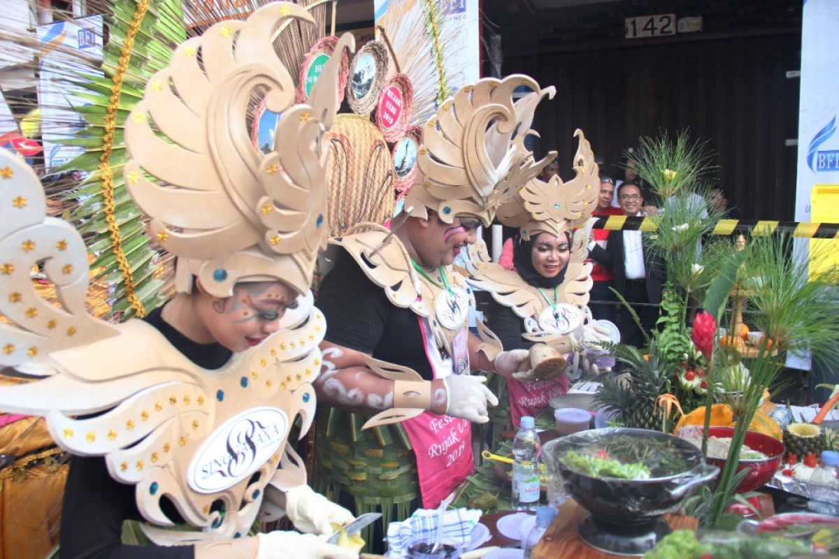 Festival Rujak Uleg, tim Hotel Singgasana raih tiga penghargaan