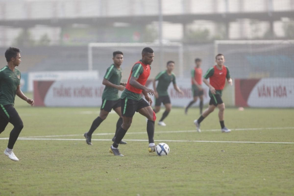 Timnas U-23 latihan ringan hari pertama di Vietnam