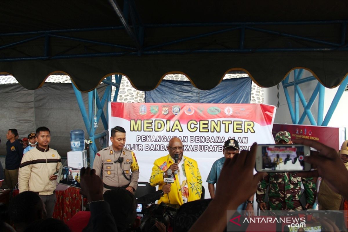 Wagub Papua usulkan segera dilakukan pemakaman secara massal