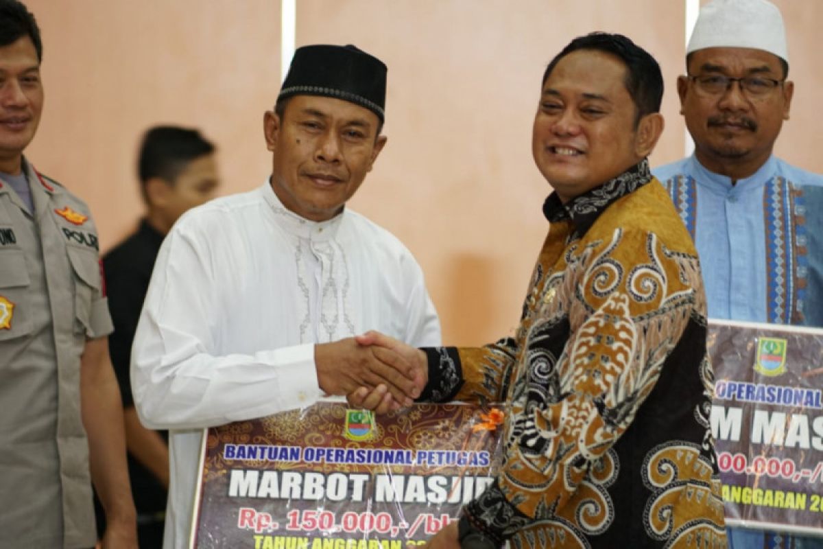 Pemkab Bekasi beri pembinaan imam dan marbot