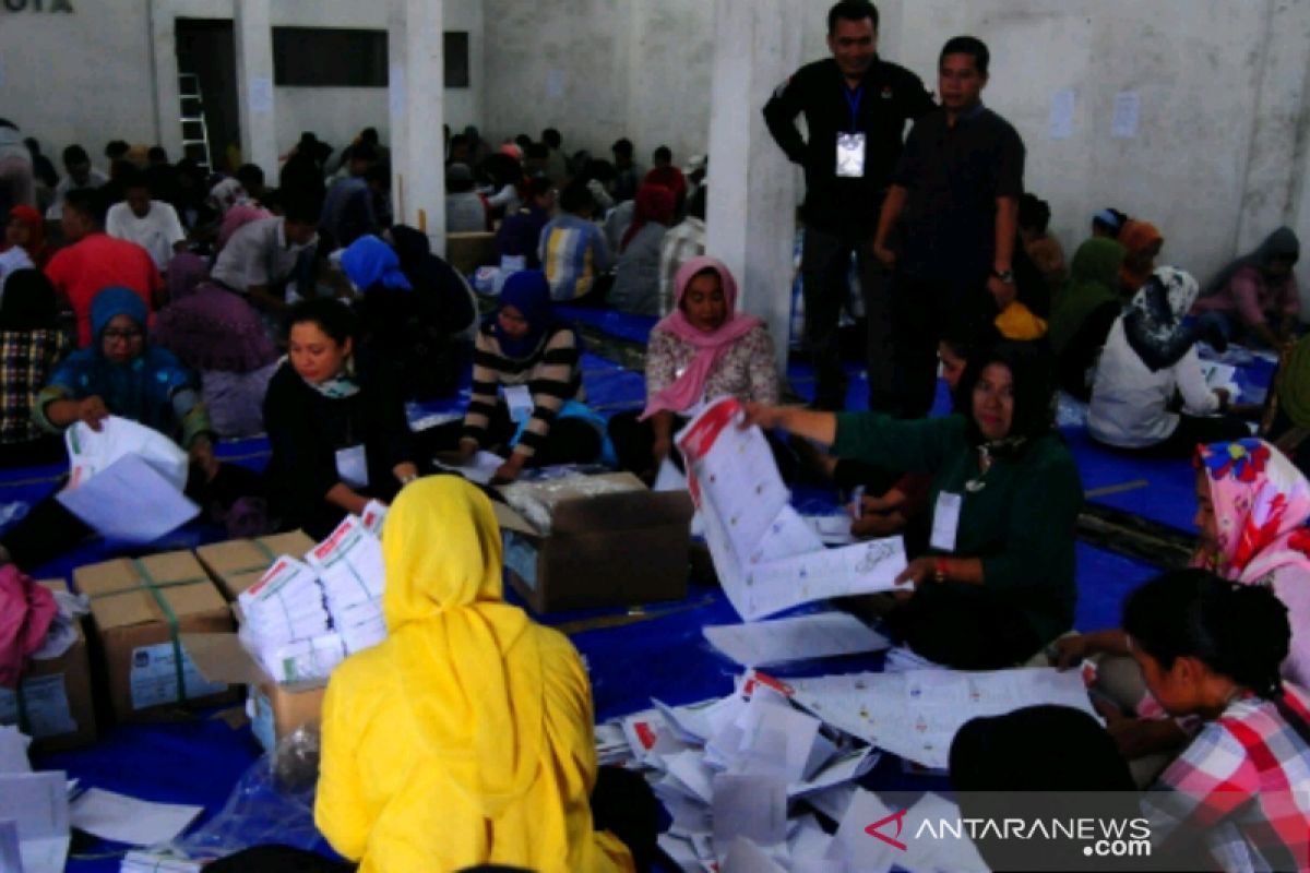 KPU Asahan libatkan 240 orang untuk melipat surat suara