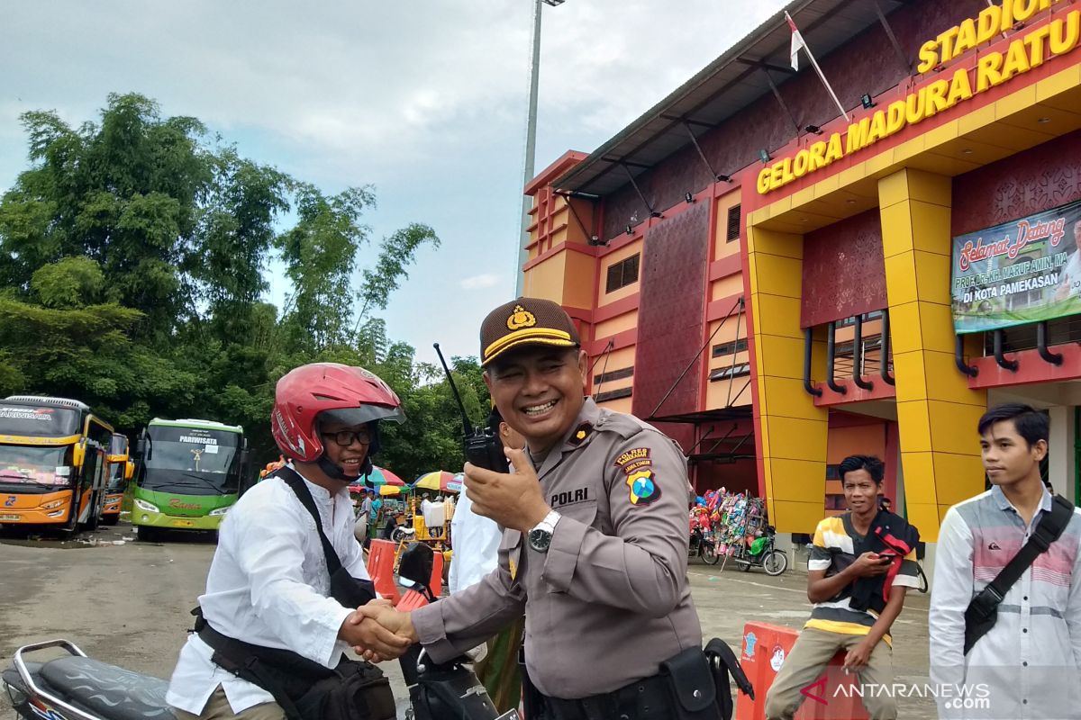 Ratusan personel gabungan  amankan istighatsah Pemilu Damai di Pamekasan