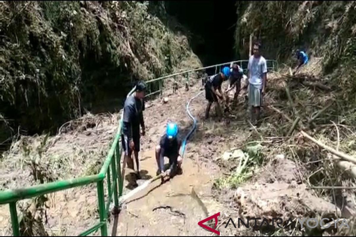 Masyarakat Gunung Kidul bersihkan objek wisata Kalisuci