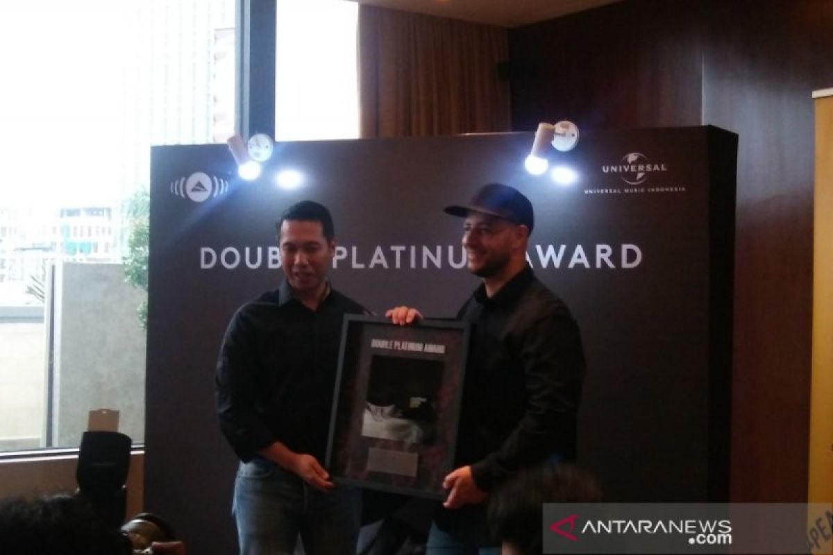 Sukses penjualan, album Maher Zain raih double platinum di Indonesia