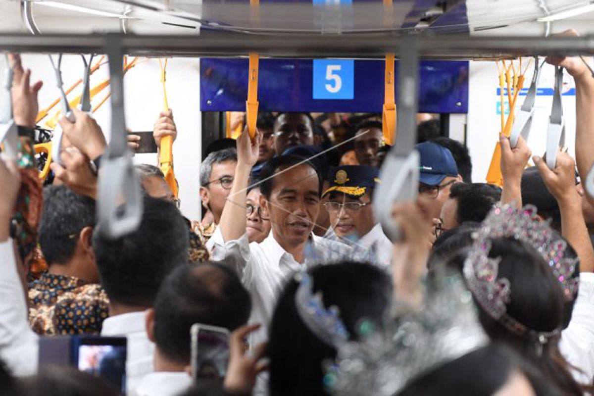 Jokowi: Hilangkan ego sektoral dalam pengelolaan transportasi