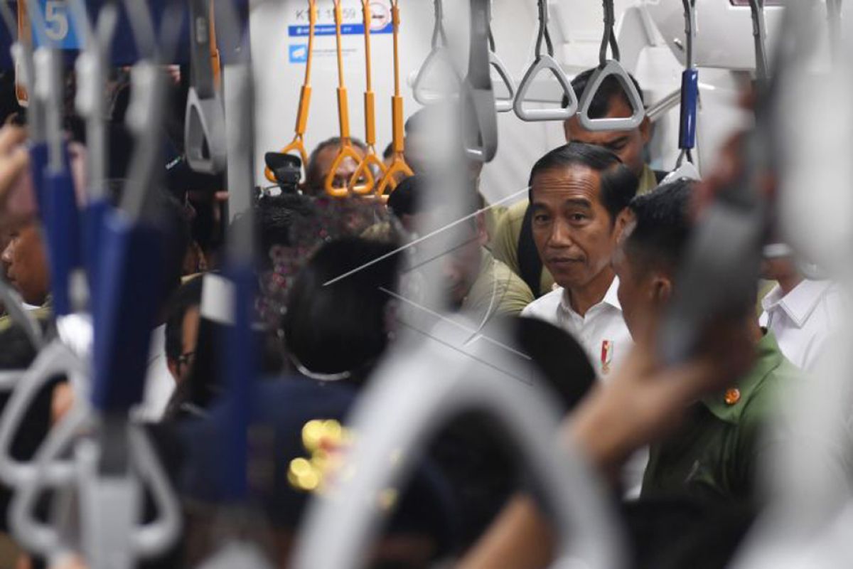Presiden Jokowi coba MRT Jakarta