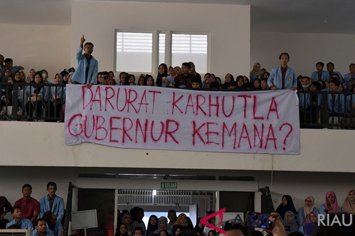 Diprotes di UNRI soal Karhutla, Gubernur Riau tetap semangati mahasiswa