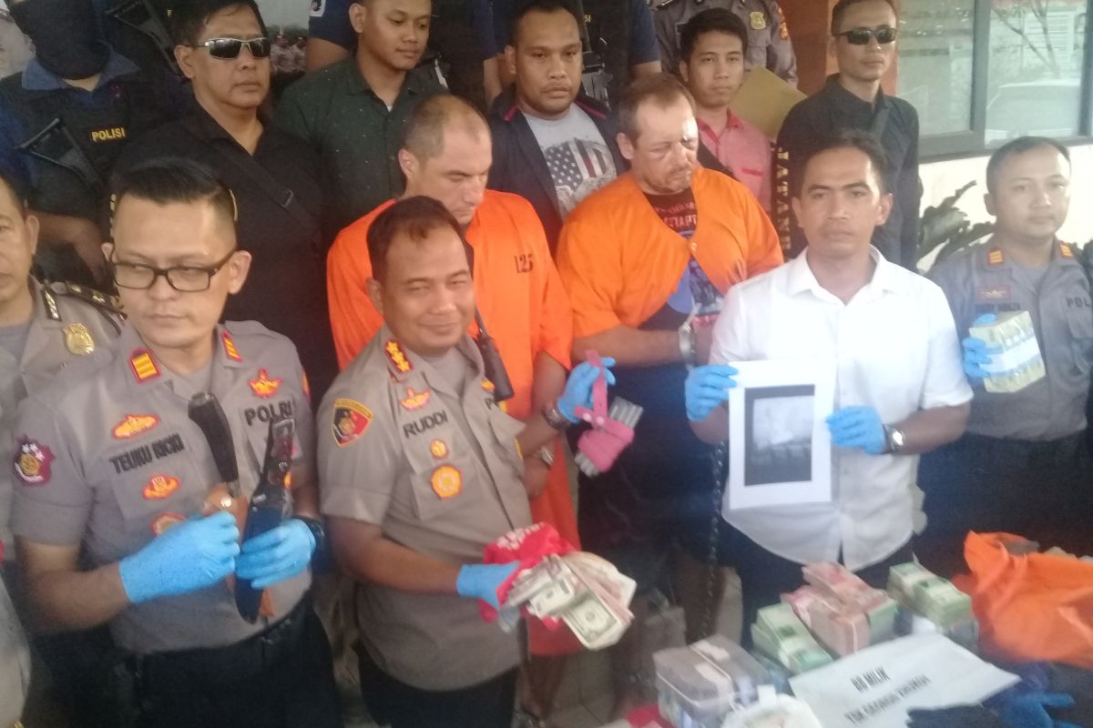 Seorang komplotan perampok Money Changer Tanjung Benoa ditembak mati